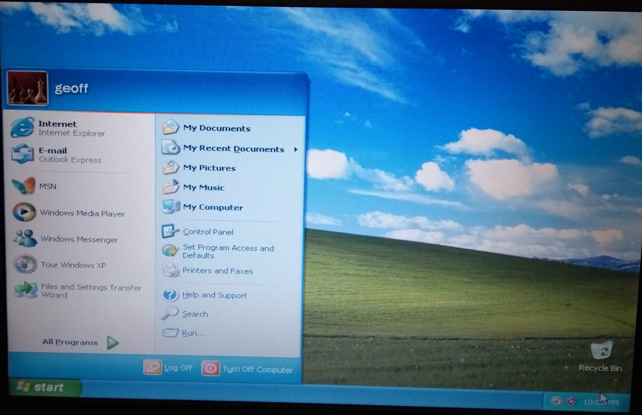 
    A screenshot showing the freshly installed Windows. No programs are running. The start menu is open
    titled with the username ‘geoff’ and the chess pieces icon next to it.
    The desktop background 